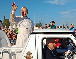 Voi il segno che un mondo diverso  possibile: il Papa incoraggia i giovani al Giubileo